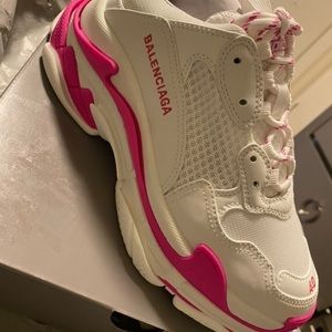 Balenciaga triple s size 40